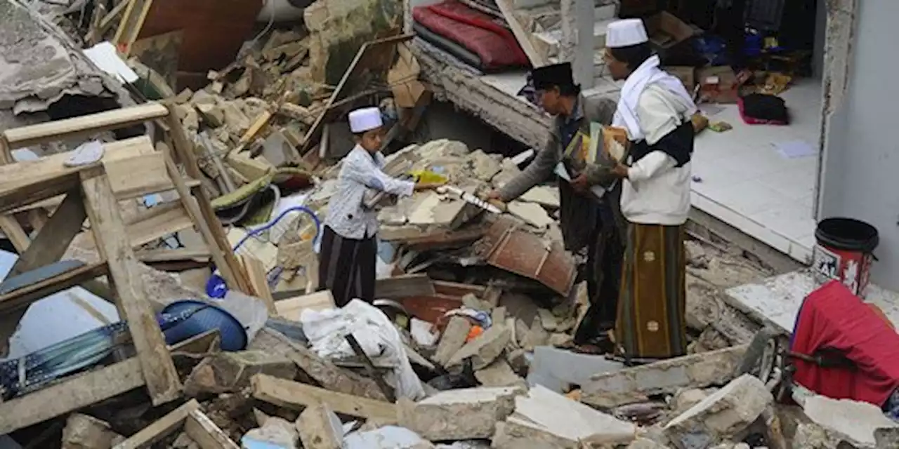 Jokowi Kembali Kunjungi Cianjur, Cek Rekonstruksi Bangunan Terdampak Gempa | merdeka.com