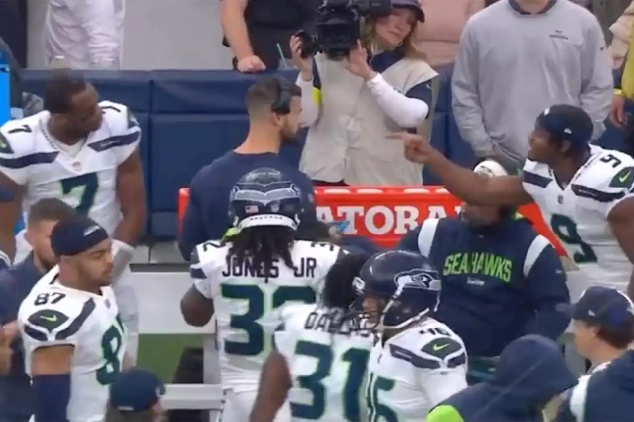 Kenneth Walker, Geno Smith have heated Seahawks sideline spat