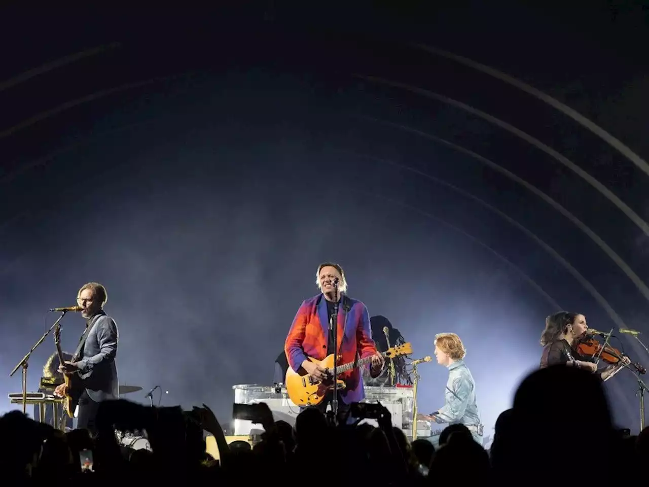 Review: Arcade Fire dazzles at Montreal's Bell Centre, but questions remain