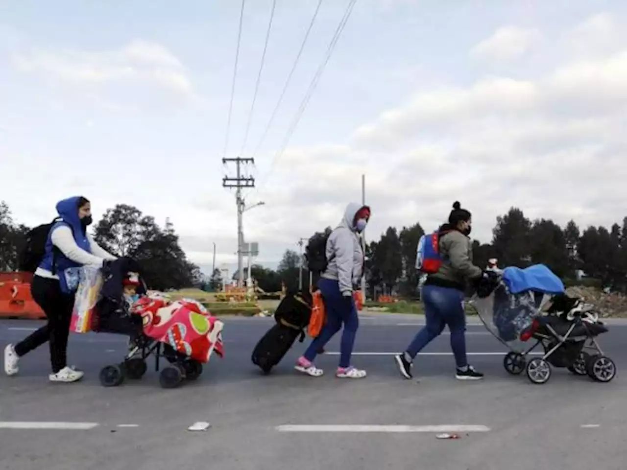 Lanzan programa de empleo formal para migrantes en Colombia