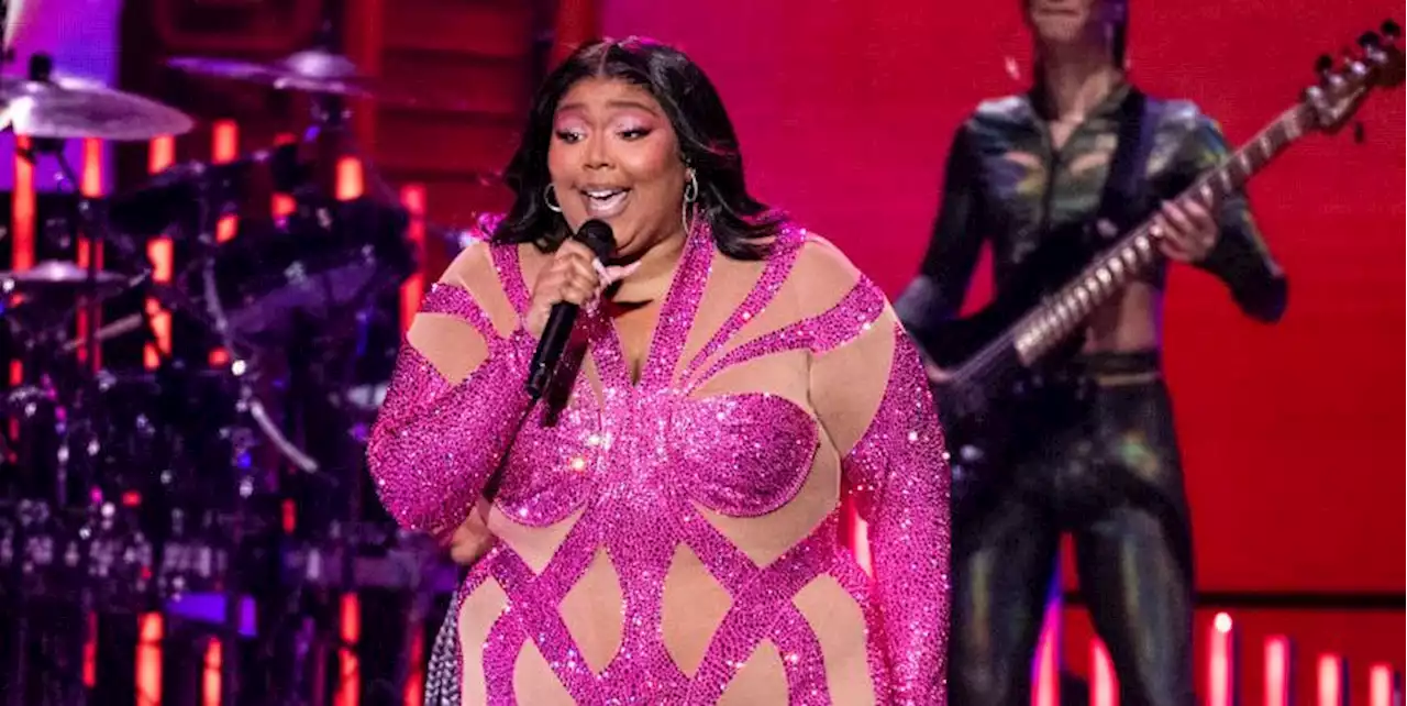 Lizzo Glows With Confidence in New Revealing Swimsuit Selfie: ‘Sex Symbol’