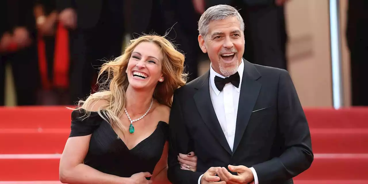 Julia Roberts wears a gown covered in pictures of George Clooney