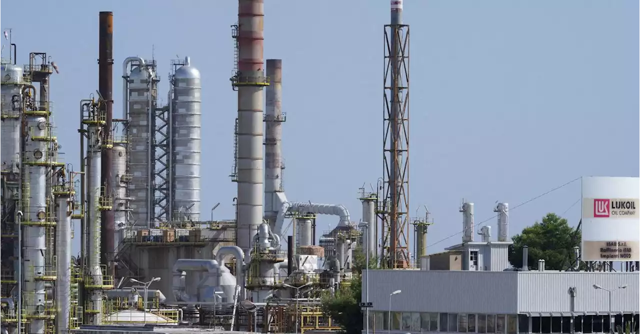 Lukoil's Italy refinery could be sold by end of year - manager