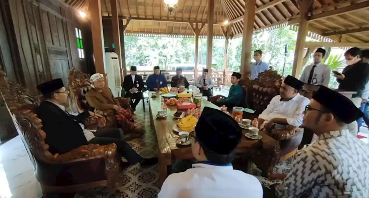 TGB Kunjungi Ponpes Al-Amanah, KH Nurcholis: Saya Gembira dan Percaya