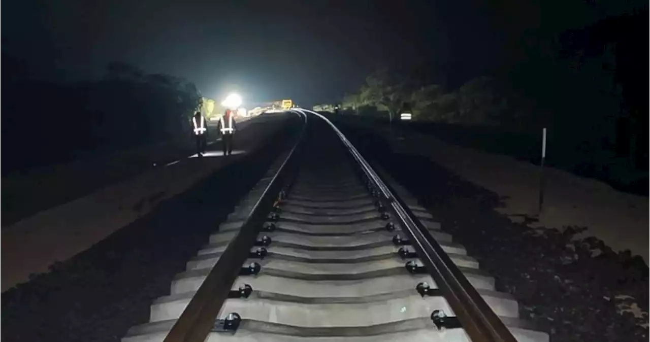 AMLO destaca que instalación de rieles para el Tren Maya se hace “hasta en la noche”