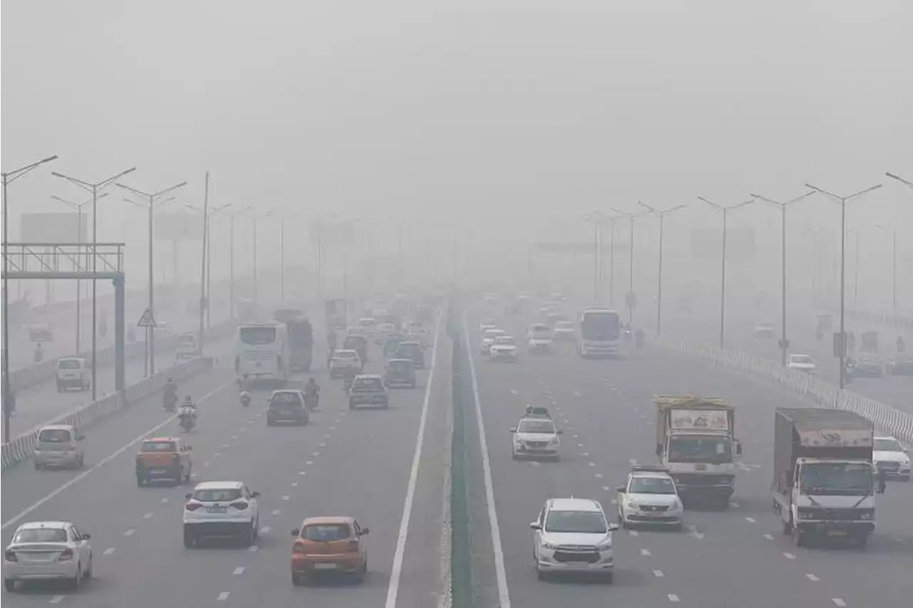 India's capital blanketed in smog; private construction banned
