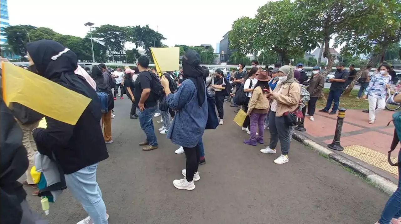 Masyarakat Melakukan Aksi Penolakan Pengesahan RKUHP di Depan DPR