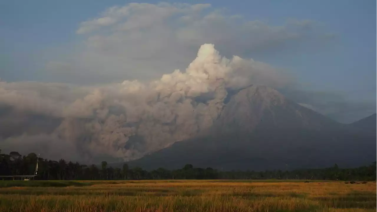 WATCH: Volcano Spews Ash in Wild Eruption, Blocks Out Sun