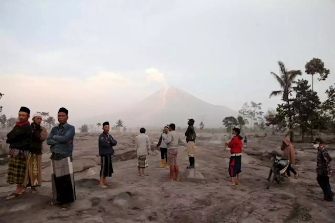 Thousands in East Java on high alert after Mount Semeru eruption