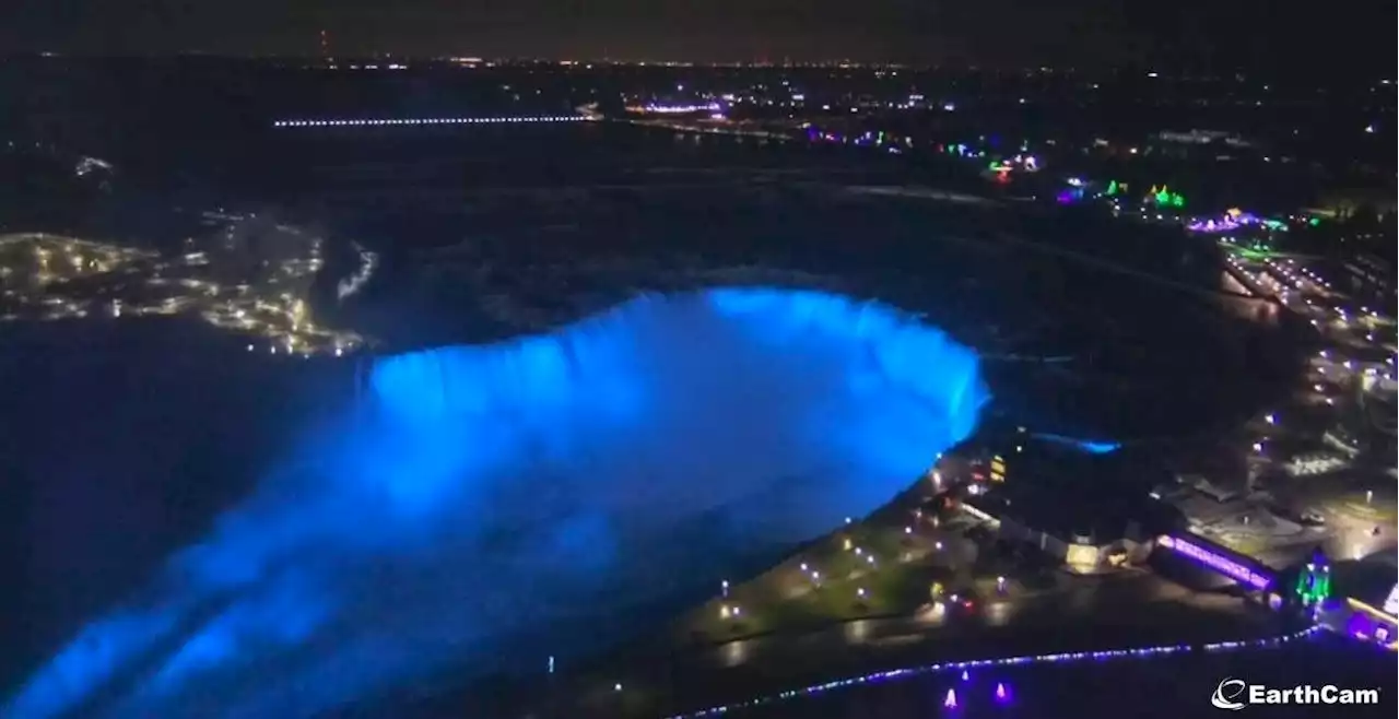 Toronto woman who lost stomach to cancer raising awareness through lighting up monuments