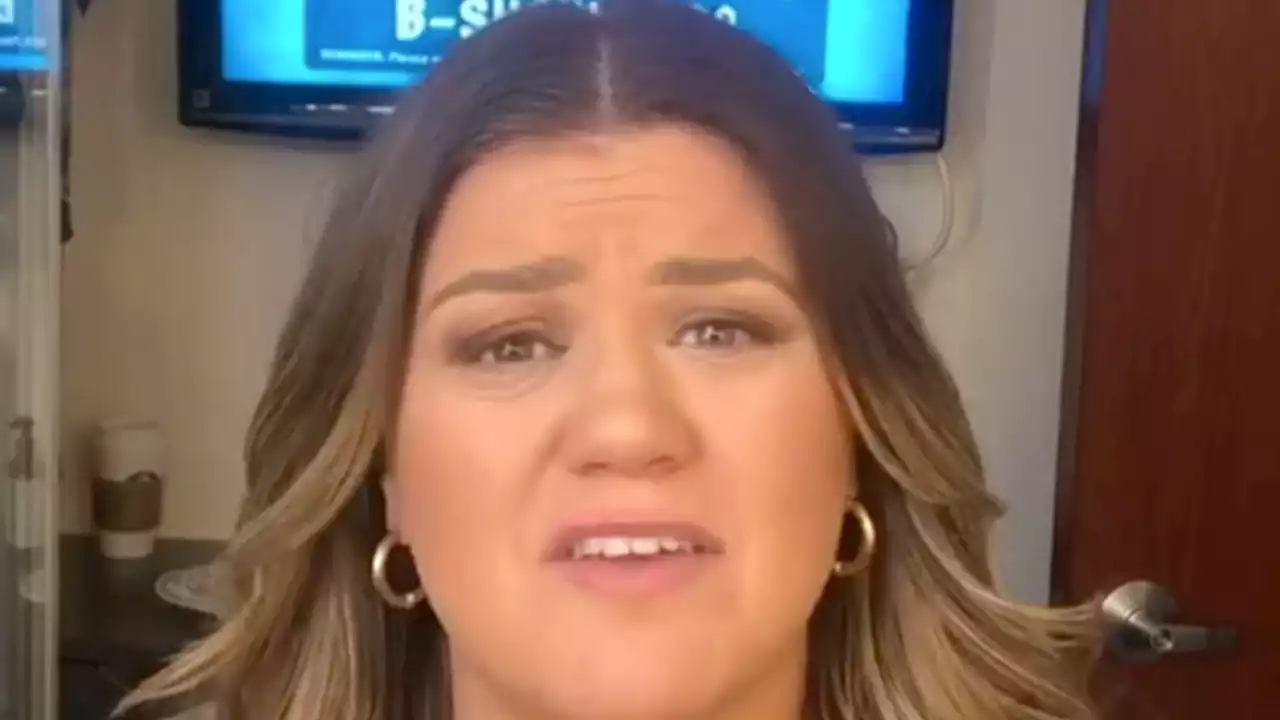 Kelly Clarkson Says Strange Man's Showing Up at Her Home, Files Police Report