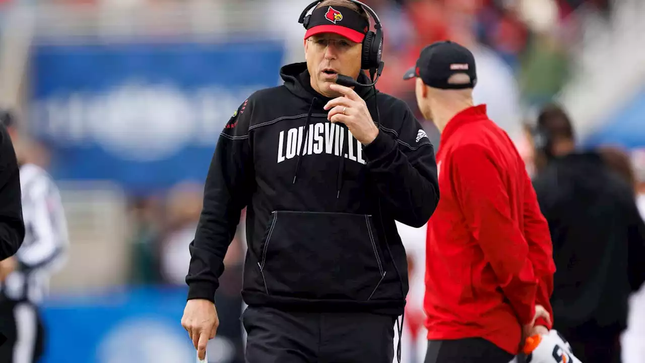 Cincinnati Bearcats hiring Louisville's Scott Satterfield as next head football coach