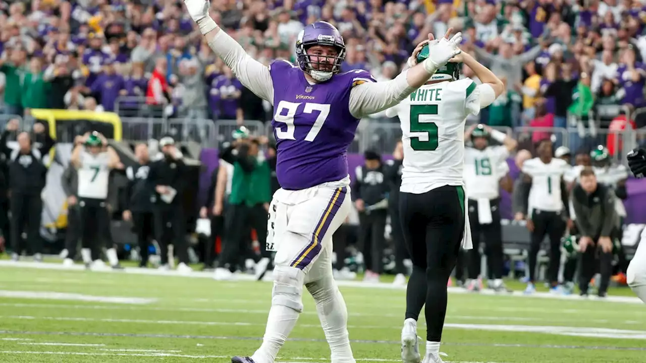 Vikings withstand furious Jets rally to hold on for 27-22 victory