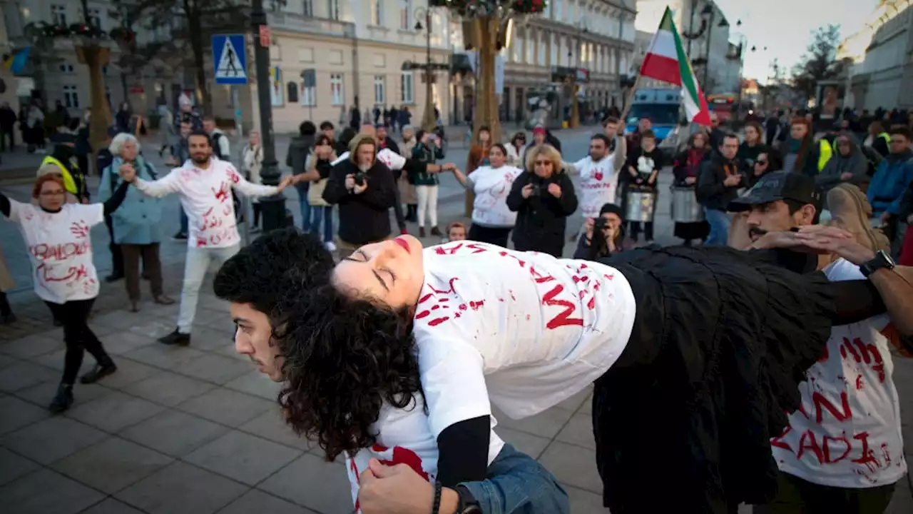 Iran, sparisce davvero la polizia morale?