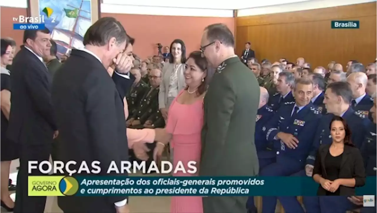 Ao lado de Michelle, Bolsonaro luta contra as lágrimas em evento militar | Radar