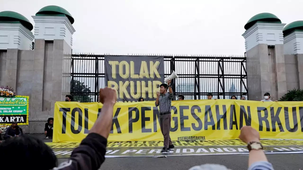 Indonesia Siap Sahkan KUHP Baru yang akan Larang Hubungan Seks di Luar Nikah