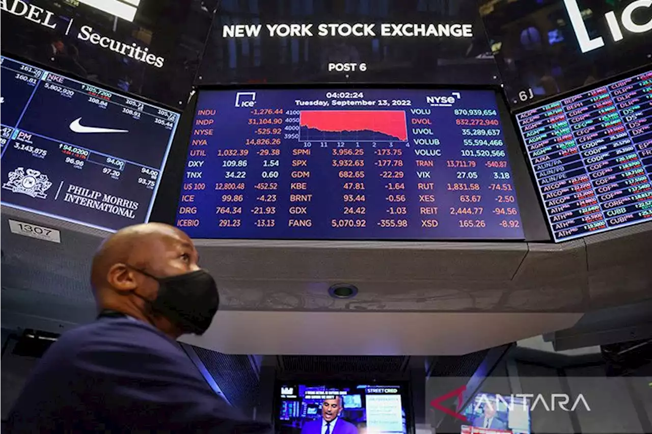 Wall Street jatuh, Indeks Dow Jones anjlok 482 poin pasar khawatir Fed