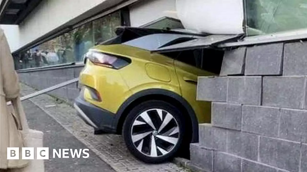 Car crashes into Dundee University classroom