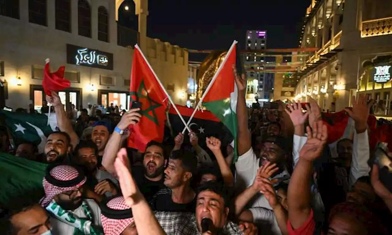 Marocco-Spagna, paura fuori dallo stadio per scontri tra polizia e tifosi marocchini VIDEO