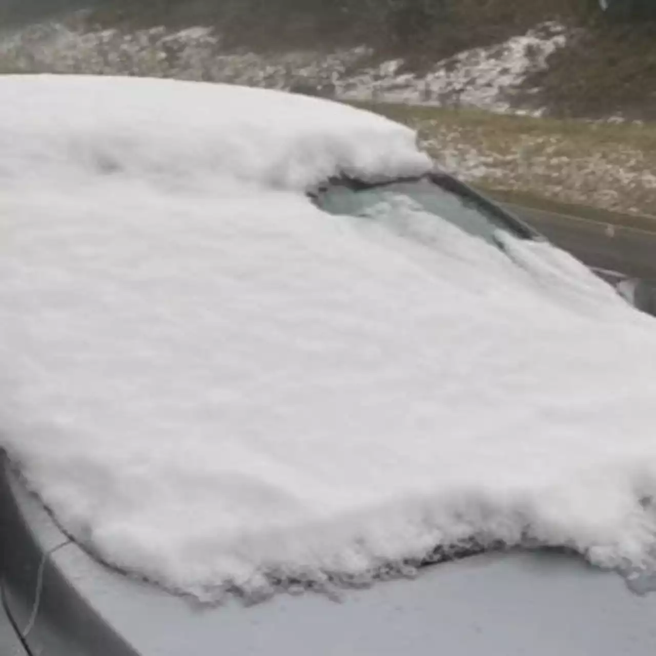 Driver gets $553 ticket for driving with snow on windshield near Seattle