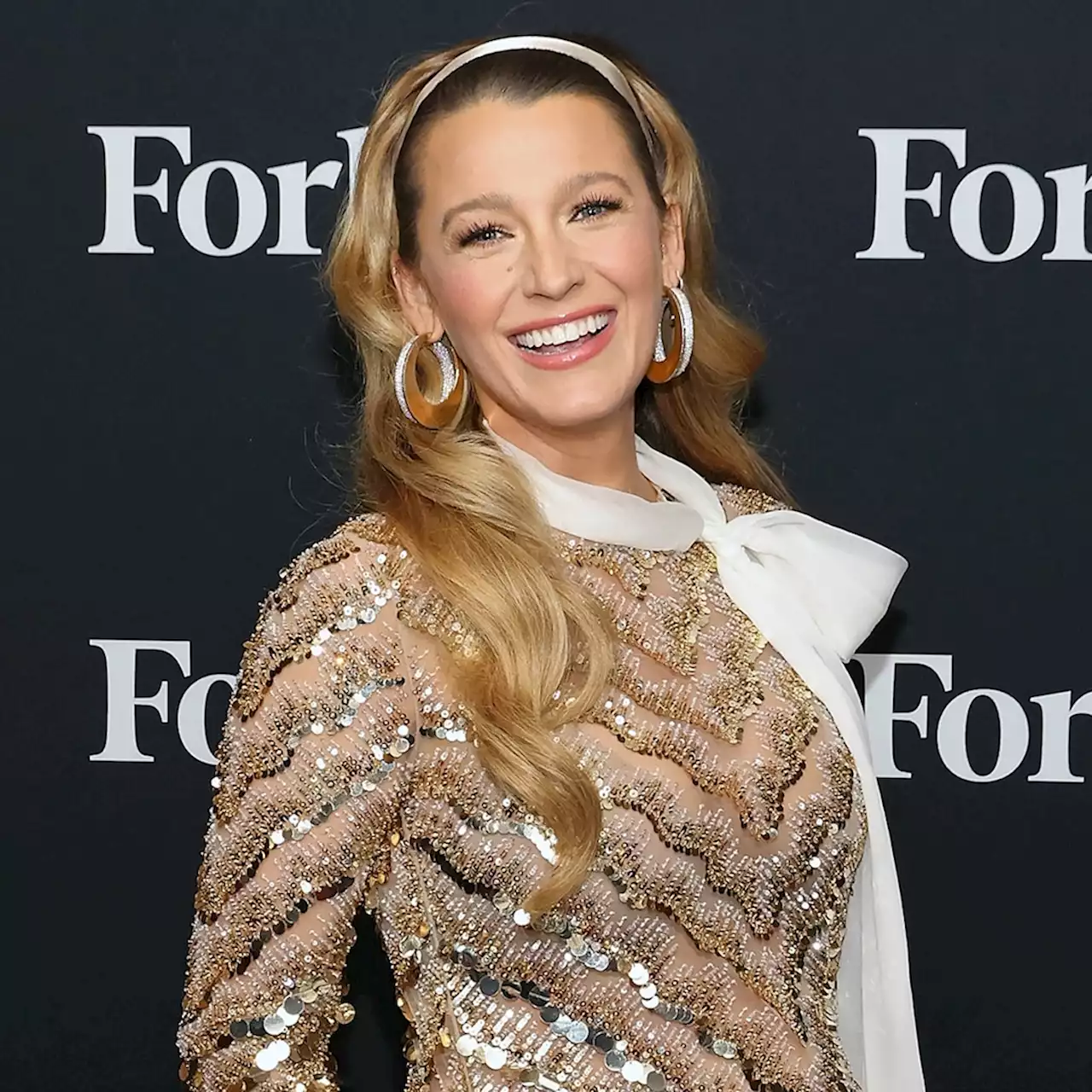 'Tis the Season for Blake Lively’s Coziest Baby Bump Photo Yet - E! Online