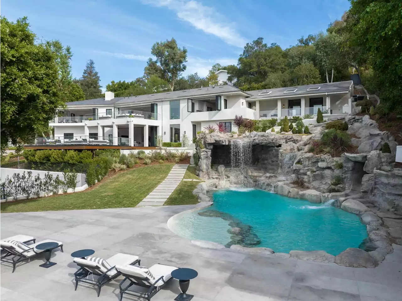 Former Mark Wahlberg Estate Featured In “Entourage” Lists For $28.5 Million