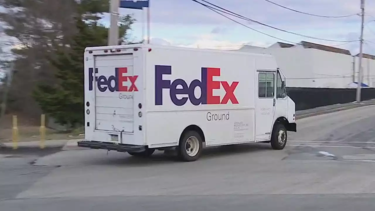 Officer-involved shooting: Houston police officer opens fire on suspect attempting to rob FedEx truck