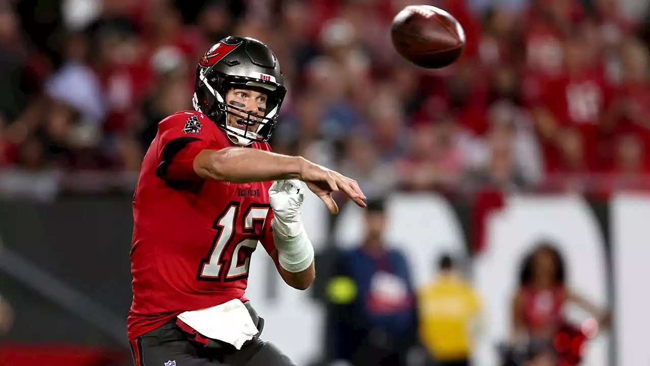 Tom Brady screams at Bucs teammates as offense sputters vs Saints