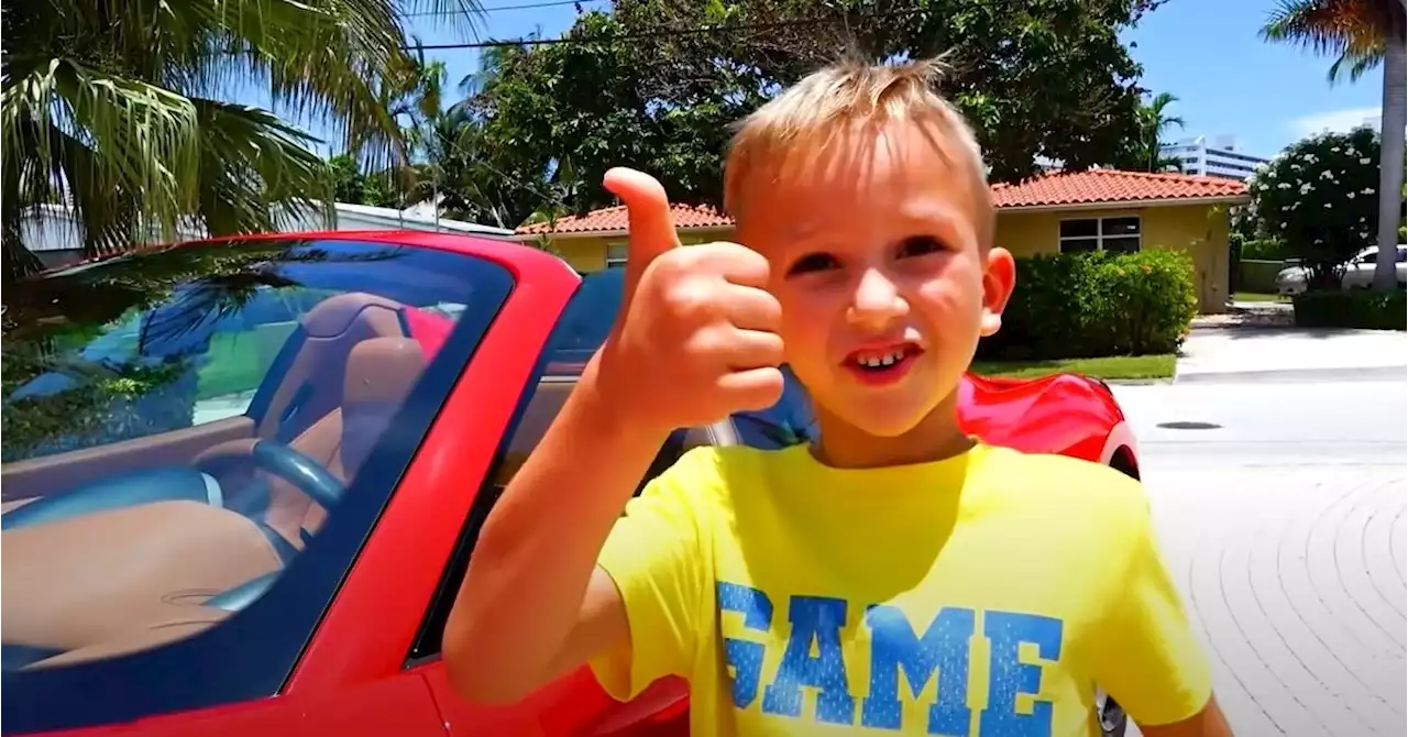 Les enfants millionnaires de YouTube, en Ferrari rouge et en sous-marin jaune, l'Opinion, Wall Street Journal