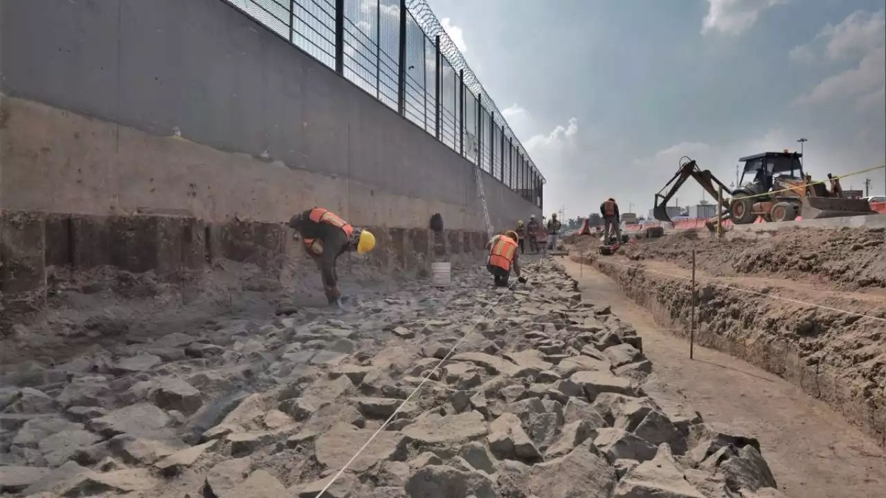 Arqueólogos localizan tramo de la antigua Carretera Panamericana en la CDMX