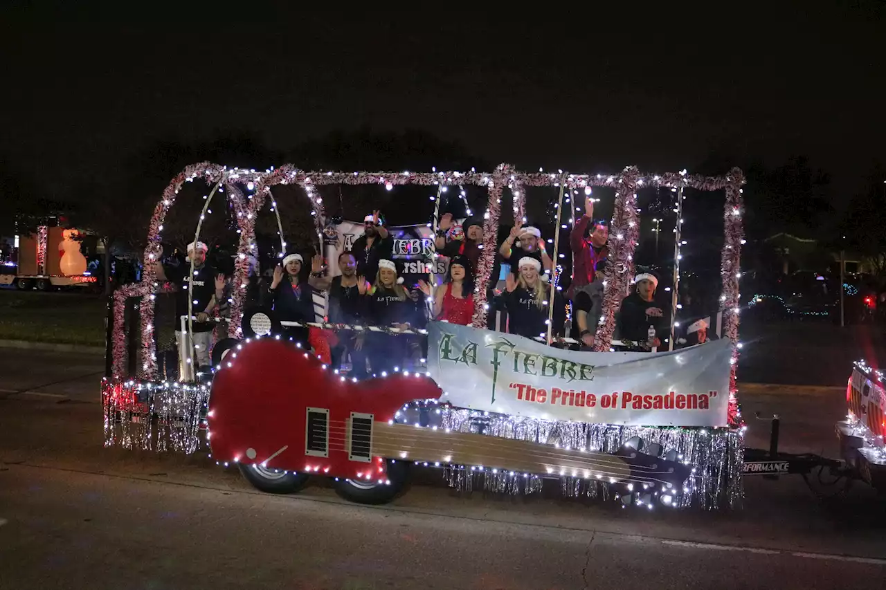 Pasadena Christmas parade chockful of holiday lights, floats and more