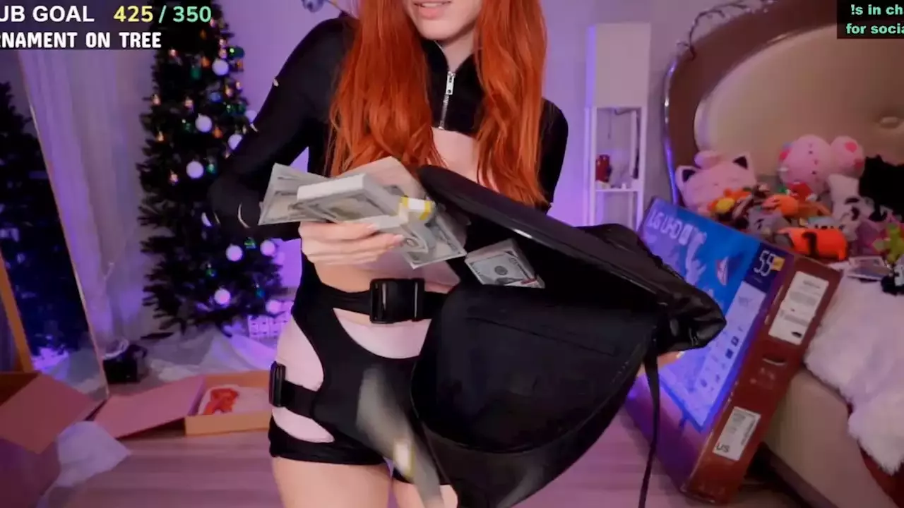 Amouranth Tits - Twitch Streamer Amouranth Receives $70,000 In Cash, Private Security From  Anonymous Donor [Update]