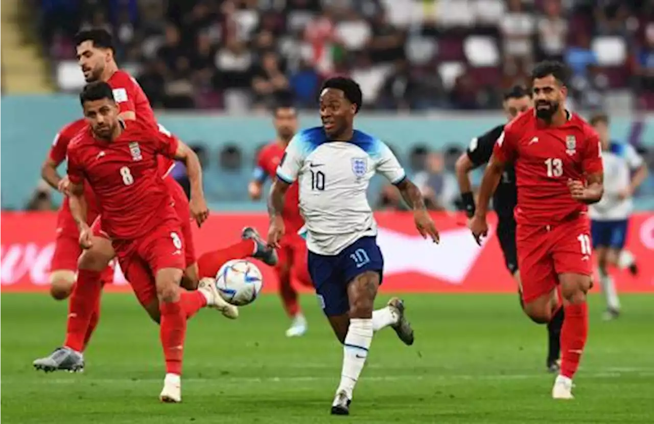 Sterling só voltará a defender a Inglaterra na Copa se tiver garantias de segurança para a família, diz site