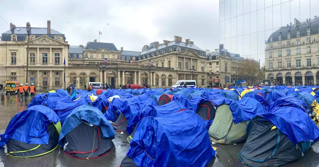 À Paris, 350 migrants se disant mineurs campent devant le Conseil d'État