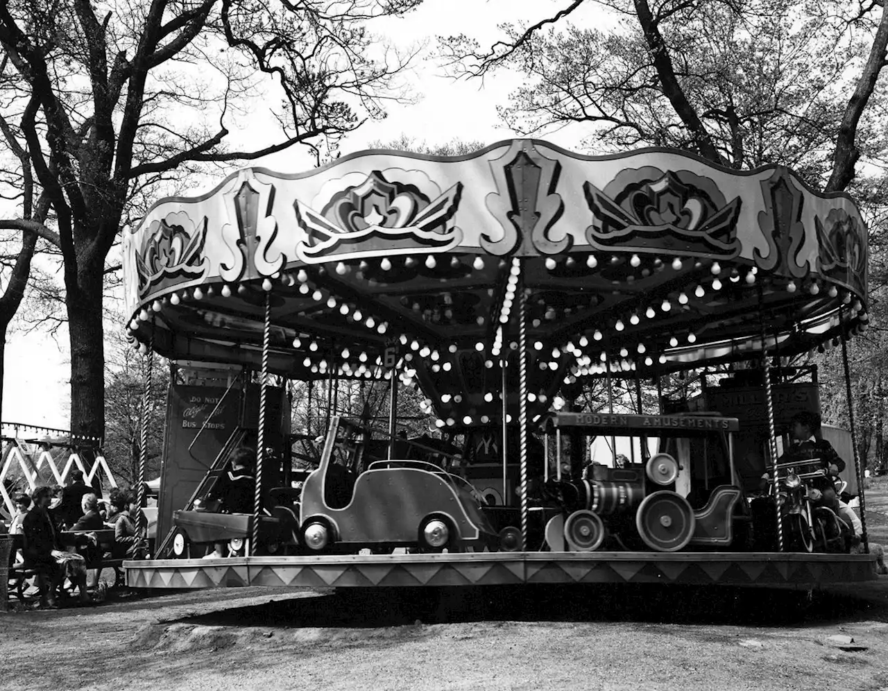 17 photo memories from Leeds in 1967: Memories of a Roundhay Park fairground