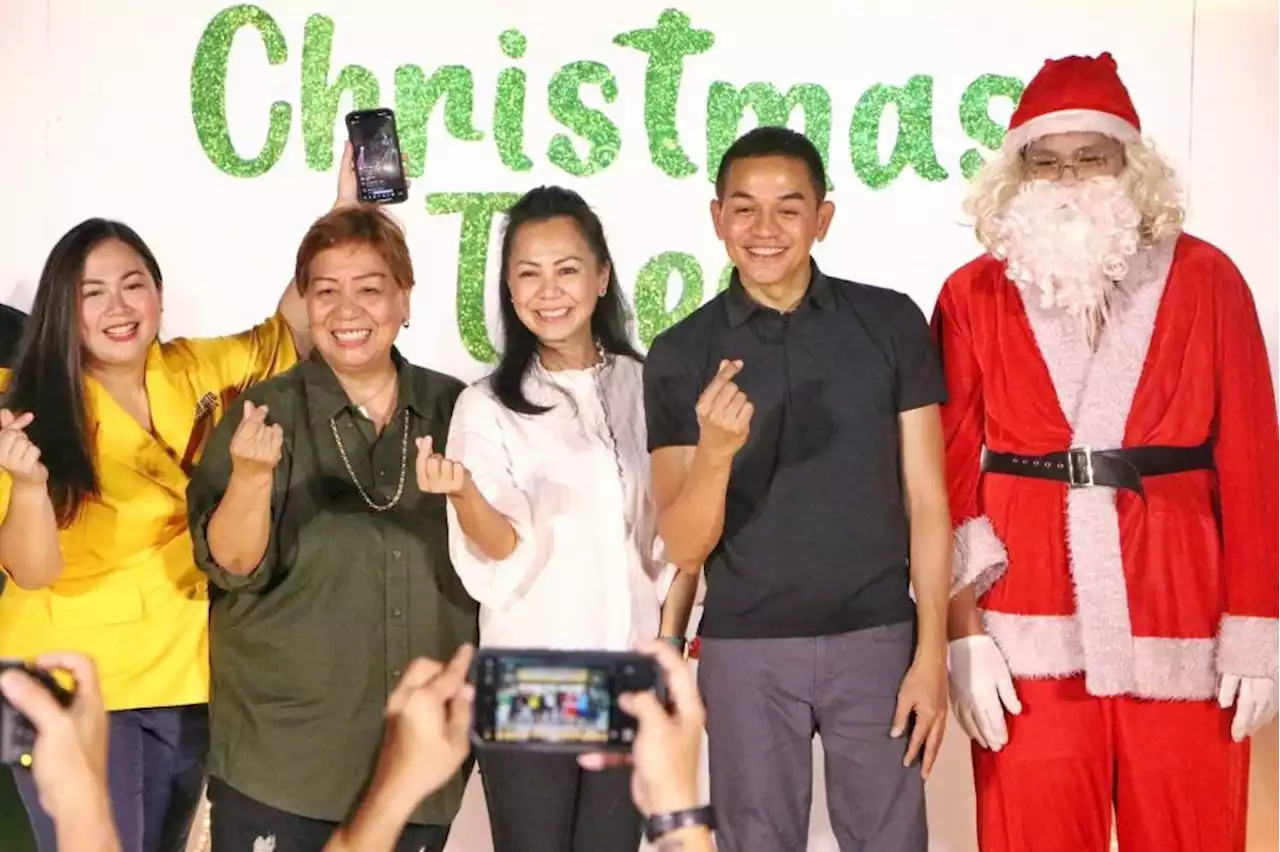 Parañaque City gov’t holds Christmas tree lighting