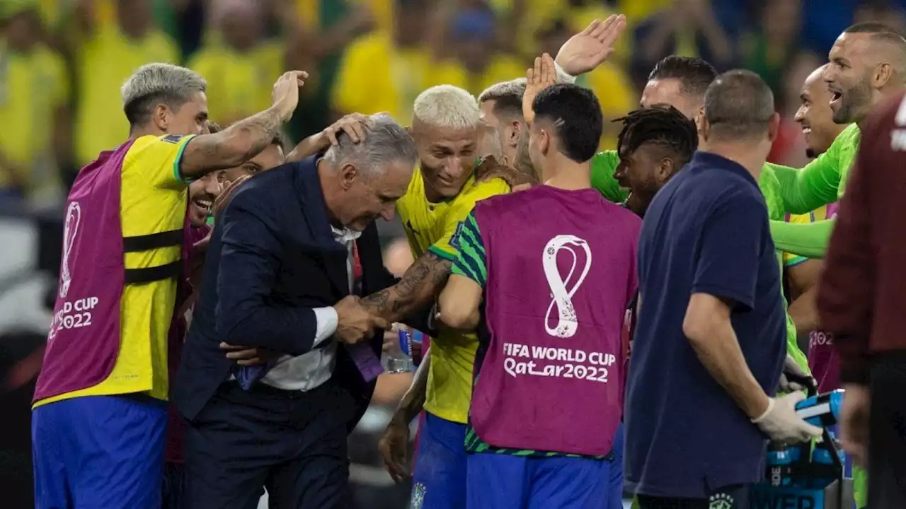 Tite explicó por qué bailó con los jugadores en el festejo de un gol de Brasil