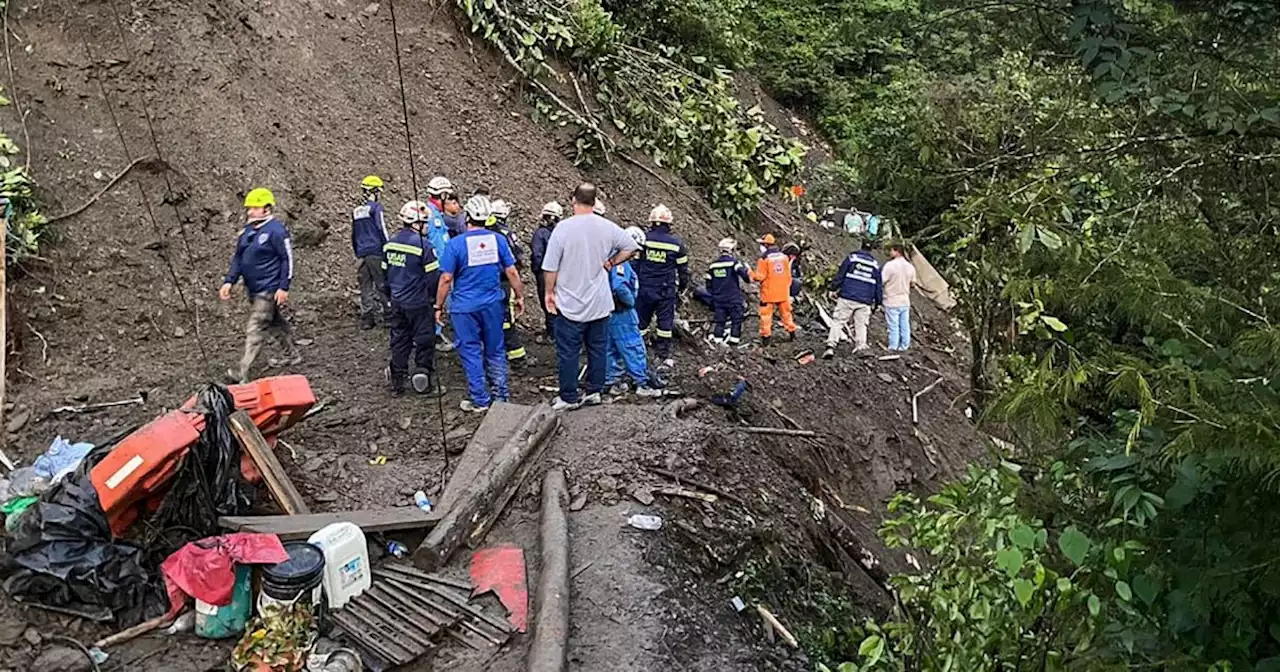 Dozens are killed in Colombia after mudslide buries bus