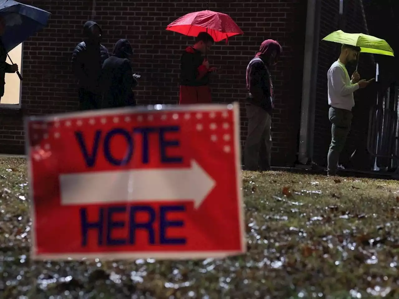 Democrat Warnock, Trump-backed Walker in tight U.S. Senate runoff