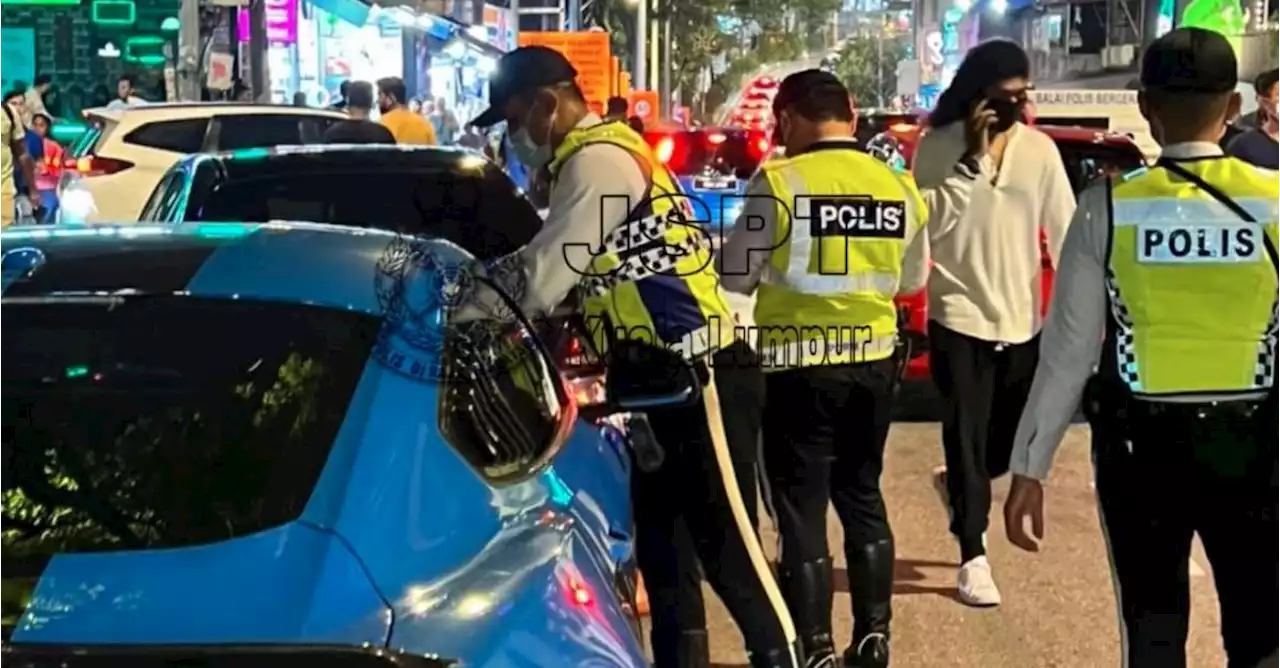 Police cracking down on illegal parking in KL city - paultan.org