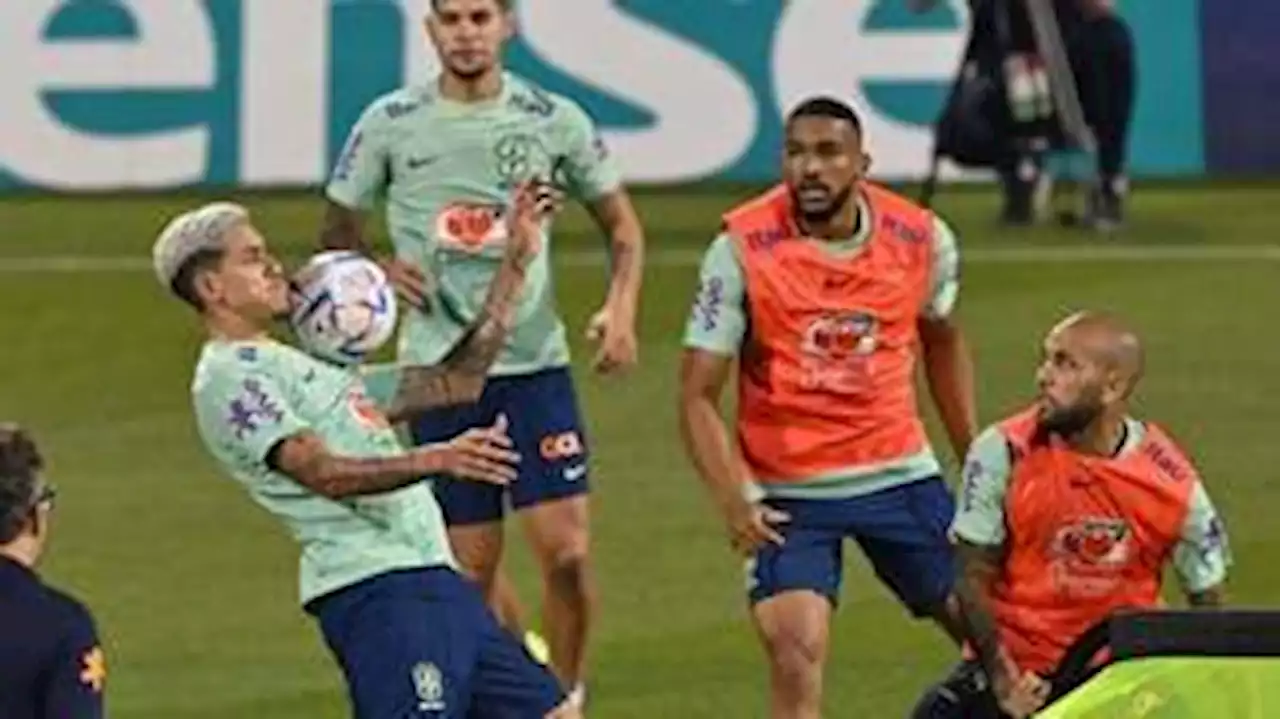 Seleção faz treino aberto, e Alex Sandro segue em transição para voltar a campo