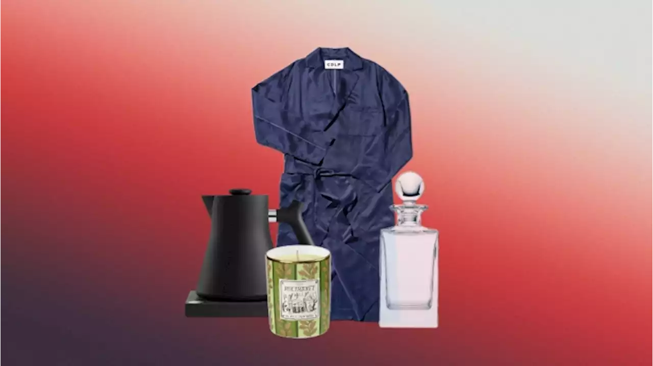 From Whiskey Decanters to Cashmere Blankets, the 21 Best Housewarming Gifts for Holiday Hosts