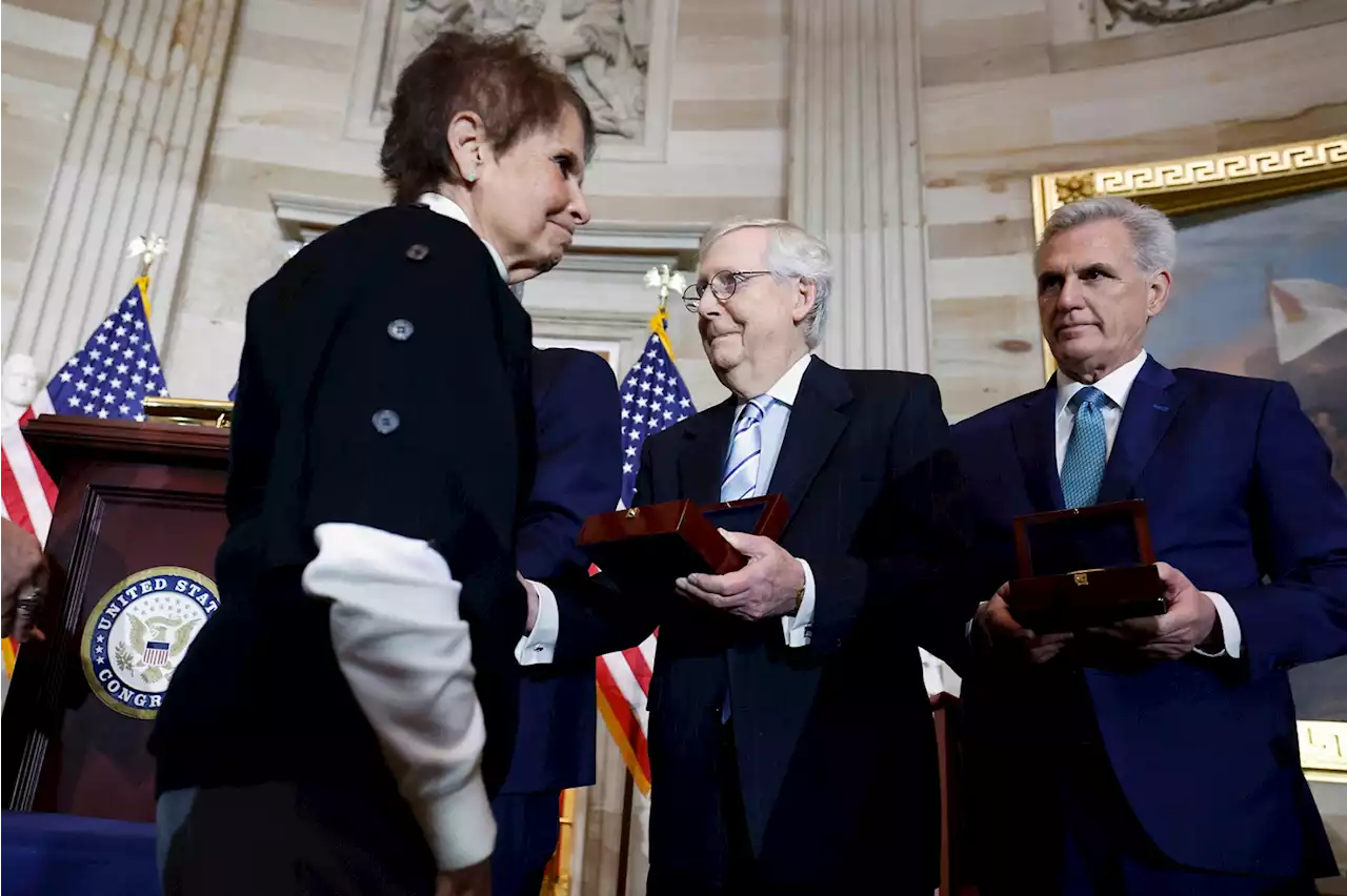 Jan. 6 Capitol Officer's Family Snubs McConnell, McCarthy During Ceremony