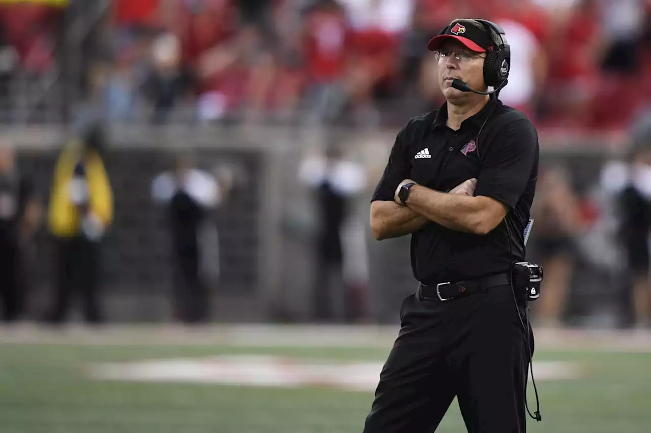 New Cincinnati Coach Scott Satterfield Won’t Coach Either Team in Fenway Bowl