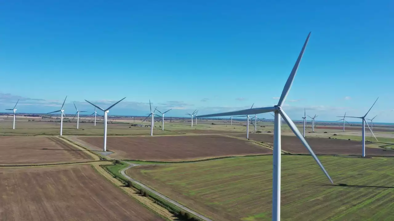 Officials are talking to MPs about onshore wind farms amid growing Tory rebellion to lift ban - schools minister Nick Gibb confirms