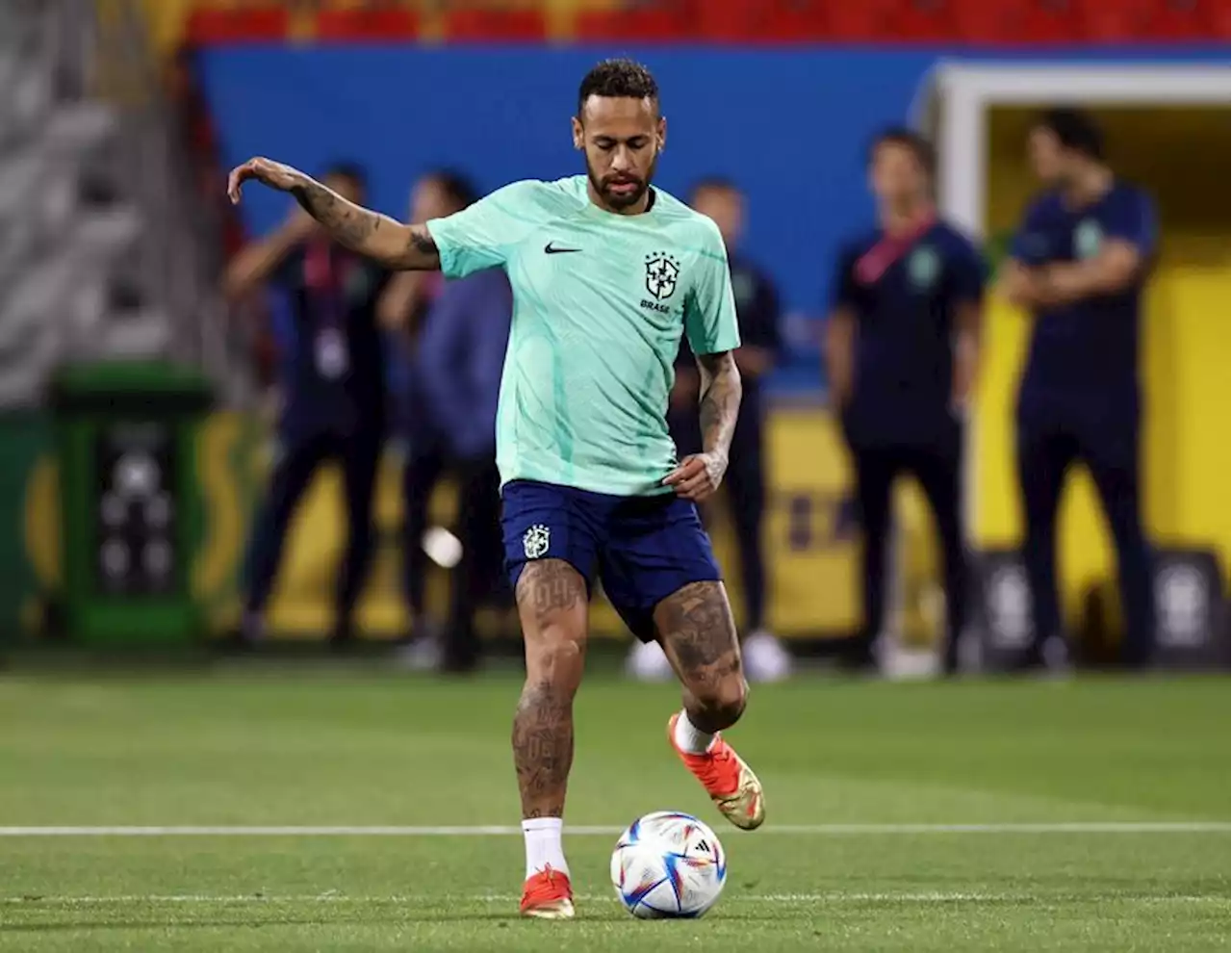 Soccer-Neymar and Danilo back with Brazil against South Korea