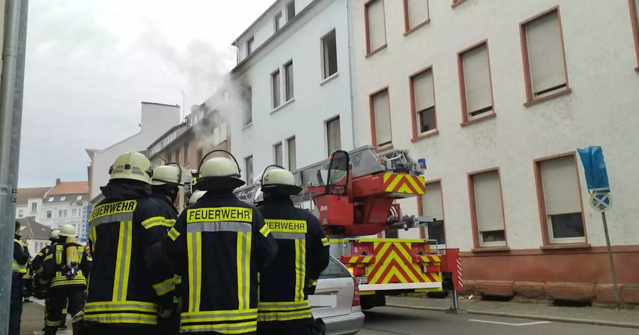 Polizei sucht Zeugen: Wohnung in Neunkirchen komplett ausgebrannt: Ermittler gehen von Brandstiftung aus (mit Fotos)