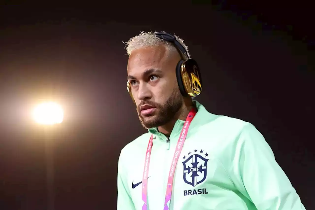 Neymar usa fone 'de ouro' customizado da Apple; veja preço