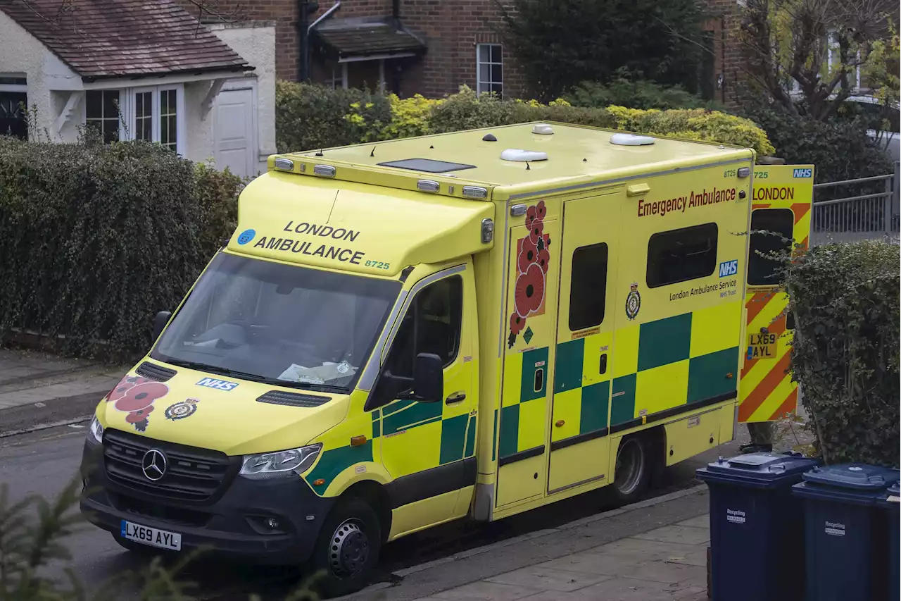 Thousands of ambulance workers vote to join NHS strikes before Christmas