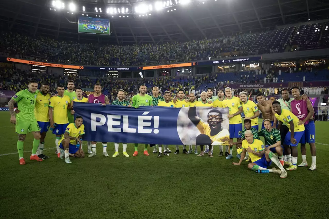 Jogadores do Brasil homenageiam Pelé após goleada contra a Coreia